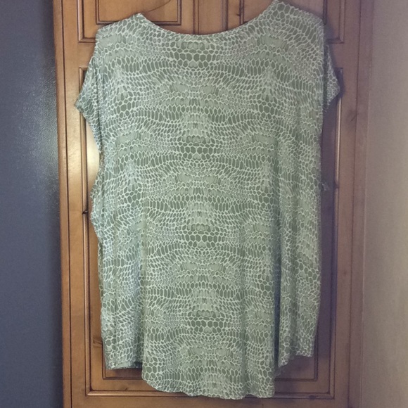FINAL SALE PRICE Emaline Woman 2X Snakeskin Cap Sleeve Rayon Top - Picture 4 of 5